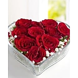 Kalp cam vazoda 11 kırmızı gül
