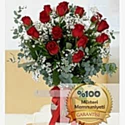 15 Kırmızı Gül Vazosu