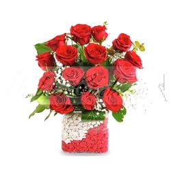 Kare Vazo 15 Kırmızı Gül